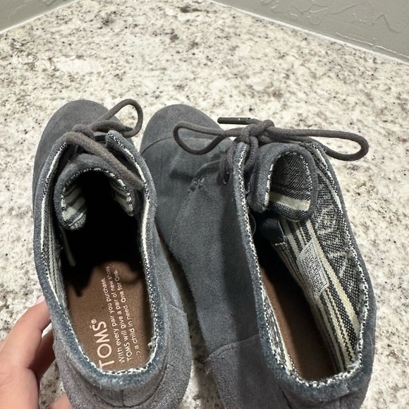 Tom's Gray Suede Women's Kala Booties - Picture 8 of 9